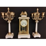 Marmeren glaspendule met kandelaars