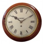 Kleine mahonie pubclock S. Rigby